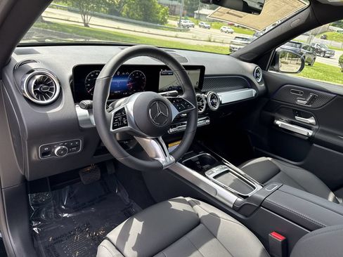 Used 2025 Mercedes-Benz GLB 250 4MATIC image 14