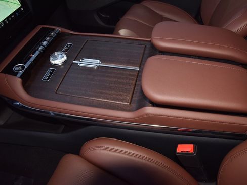 New 2025 Lincoln Navigator L Reserve image 35