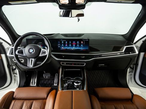Used 2025 BMW X7 M60i image 18