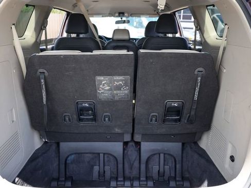 Used 2017 Kia Sedona LX w/ LX Essentials Premium Package image 26