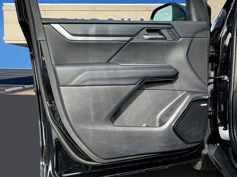 Used 2025 GMC Acadia Elevation image 19