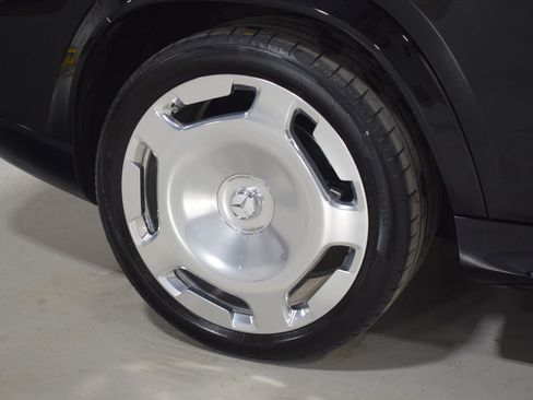 Used 2025 Mercedes-Benz Maybach GLS 600 4MATIC image 16