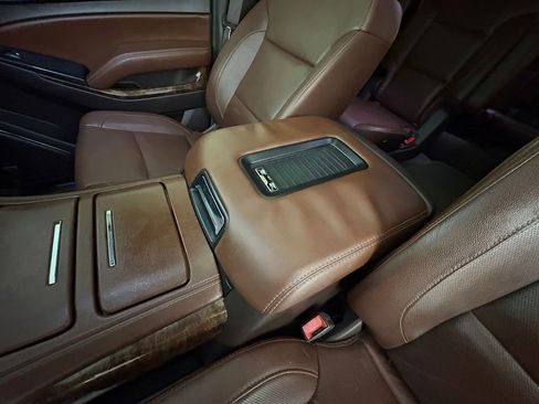 Used 2017 Chevrolet Suburban Premier AWD/4WD image 37