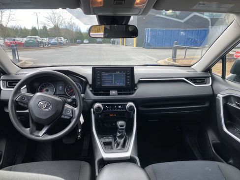 Used 2019 Toyota RAV4 LE image 60