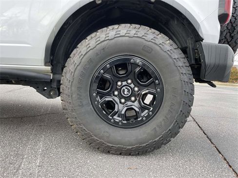 Used 2023 Ford Bronco Wildtrak image 9