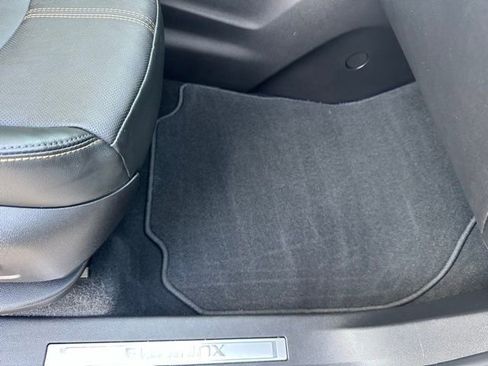 Used 2023 Chevrolet Equinox Premier image 16