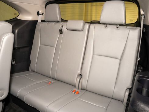 Used 2021 Toyota Highlander XLE image 12