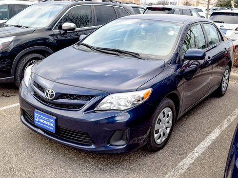 Used 2011 Toyota Corolla LE image 1
