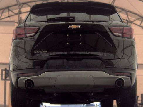Used 2025 Chevrolet Blazer LT FWD image 3