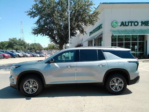 Used 2026 Chevrolet Traverse LT FWD image 14