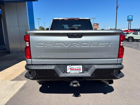 Used 2024 Chevrolet Silverado 2500 Custom w/ Custom Value Package image 5