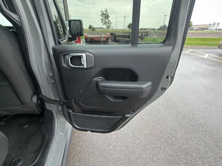 Used 2023 Jeep Gladiator Sport AWD/4WD image 22