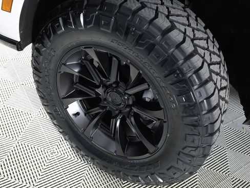 Used 2026 Chevrolet Suburban Z71 w/ Comfort Package image 43