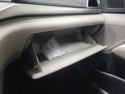 Used 2017 Hyundai Elantra SE image 27