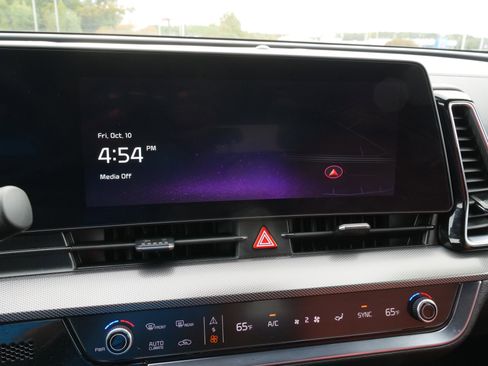 Certified 2025 Kia Sportage SX image 27