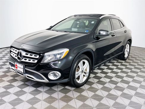 Used 2018 Mercedes-Benz GLA 250 4MATIC image 3