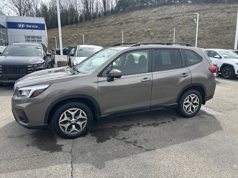 Used 2019 Subaru Forester Premium w/ All-Weather Package image 14