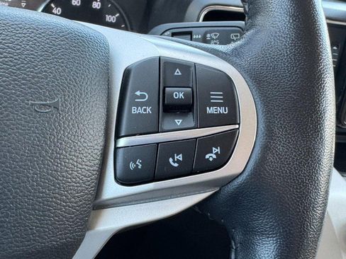 Used 2022 Ford Explorer XLT w/ Equipment Group 202A AWD/4WD image 17