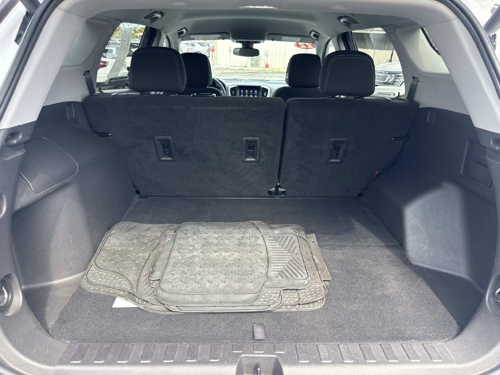 Used 2022 GMC Terrain SLE w/ Driver Convenience Package FWD image 11