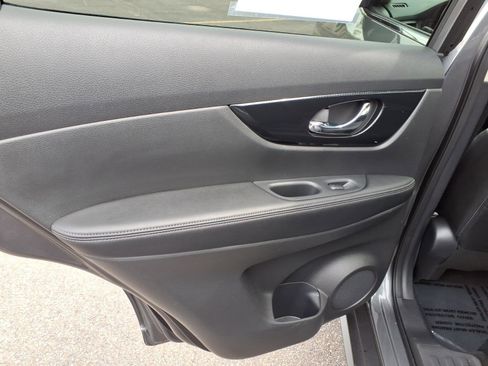 Used 2019 Nissan Rogue SL w/ Premium Package AWD/4WD image 9