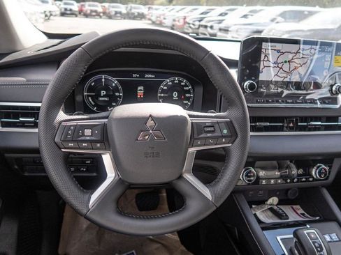 New 2025 Mitsubishi Outlander 4WD Plug-In Hybrid image 32