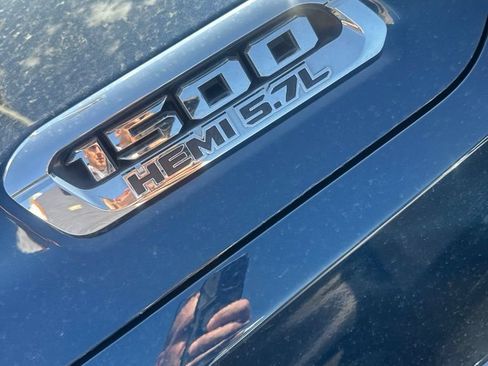 Used 2019 RAM 1500 Laramie AWD/4WD image 8
