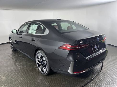 Certified 2024 BMW i5 eDrive40i w/ Premium Package image 3