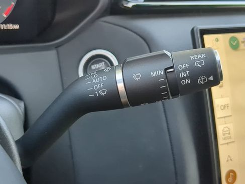 Certified 2025 Land Rover Range Rover Velar Dynamic SE image 28