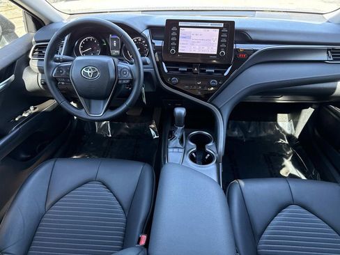 Used 2024 Toyota Camry SE image 19