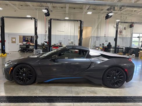 Used 2019 BMW i8 Roadster AWD/4WD image 4