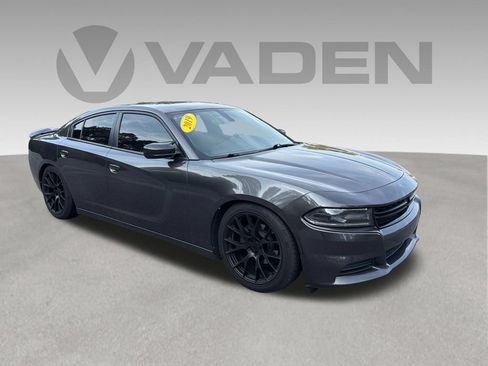 Used 2019 Dodge Charger SXT w/ Leather Interior Group RWD image 32