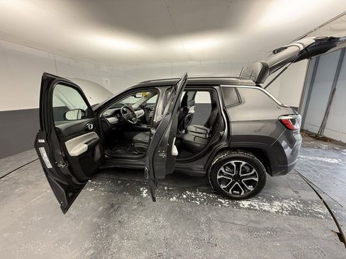 Used 2022 Jeep Compass Limited image 19