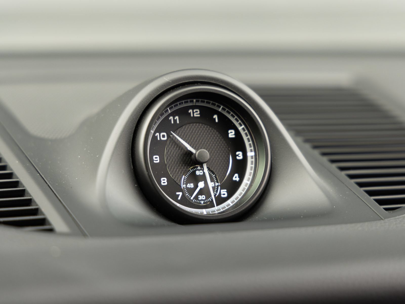 Certified 2026 Porsche Macan AWD/4WD image 16