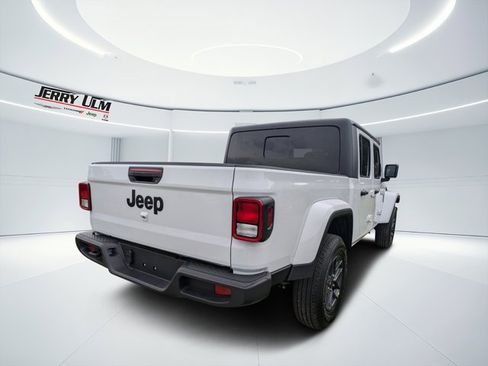 New 2025 Jeep Gladiator Sport image 3