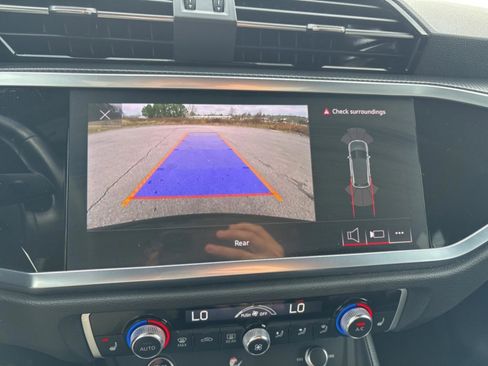 Used 2024 Audi Q3 2.0T Premium image 16