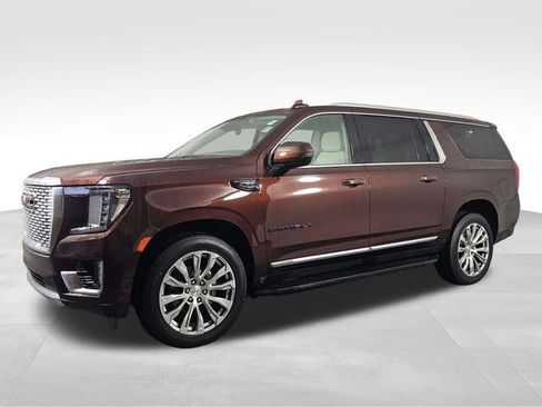 Used 2023 GMC Yukon XL Denali image 3
