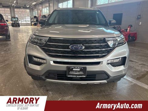 Used 2021 Ford Explorer XLT image 2