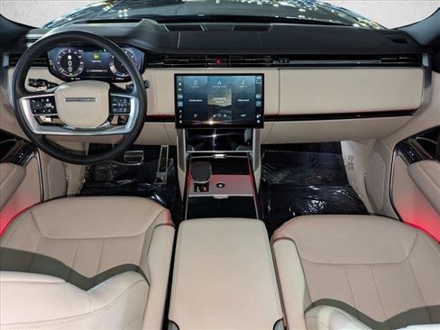 Used 2025 Land Rover Range Rover Long Wheelbase SE AWD/4WD image 17