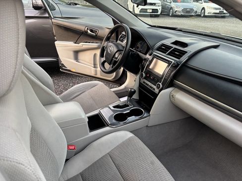 Used 2013 Toyota Camry LE image 23