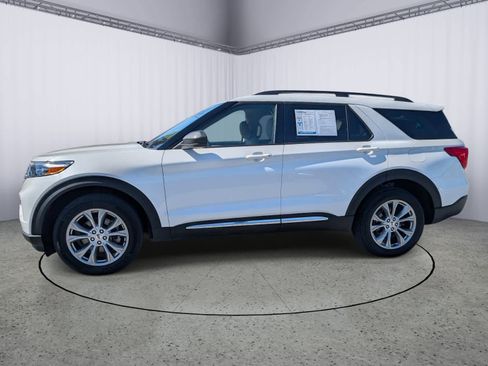 Used 2023 Ford Explorer XLT w/ Equipment Group 202A AWD/4WD image 5