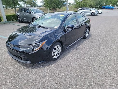 Certified 2025 Toyota Corolla LE image 1