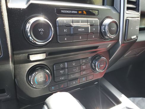 Used 2018 Ford F150 Lariat image 39