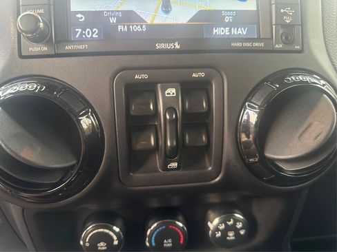 Used 2017 Jeep Wrangler Unlimited Sahara AWD/4WD image 23