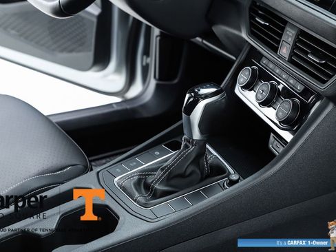 Used 2023 Volkswagen Jetta SE w/ Panoramic Sunroof Package image 33