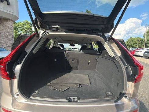 Used 2025 Volvo XC60 B5 Plus AWD/4WD image 11