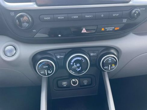 Used 2024 Hyundai Venue SEL FWD image 28