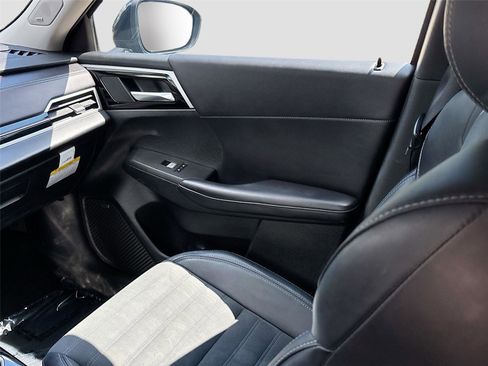 Used 2025 Mitsubishi Outlander SE FWD image 24