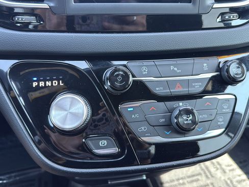 Used 2019 Chrysler Pacifica Touring Plus w/ S Appearance Package FWD image 17