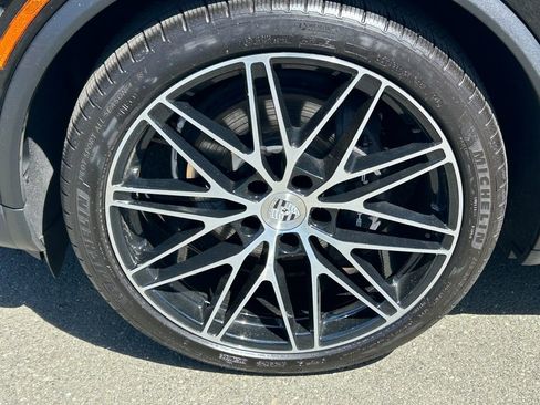 Used 2025 Porsche Macan Electric RWD image 10