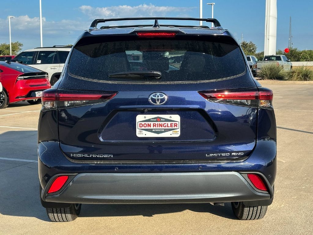 Used 2026 Toyota Highlander Limited AWD/4WD image 5